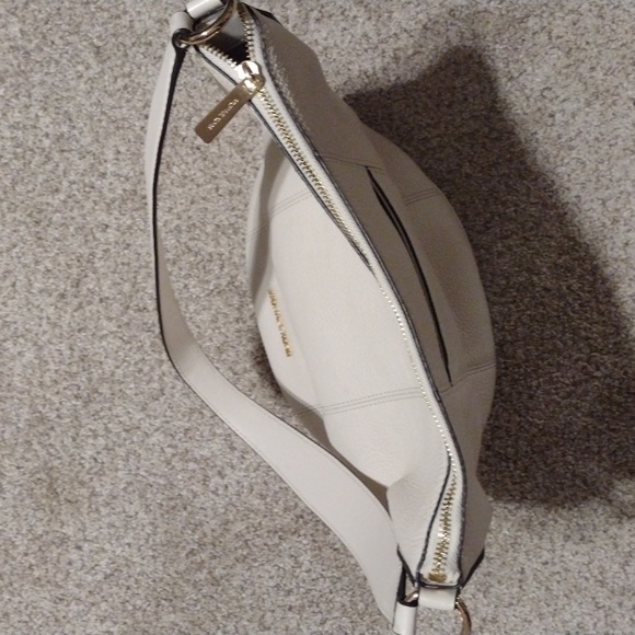 Michael kors purse - Picture 5 of 14